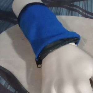 Blue jogging wrist pouch